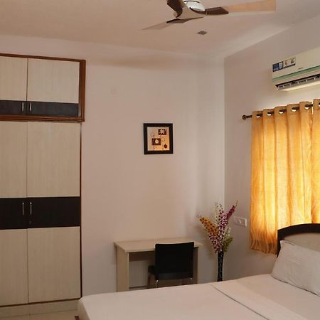 Fiesta House Pallikaranai Chennai Exteriör bild