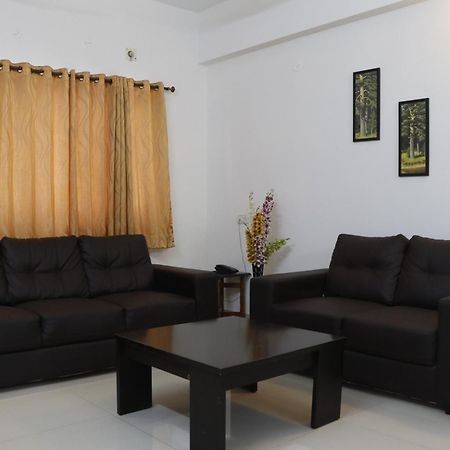 Fiesta House Pallikaranai Chennai Exteriör bild