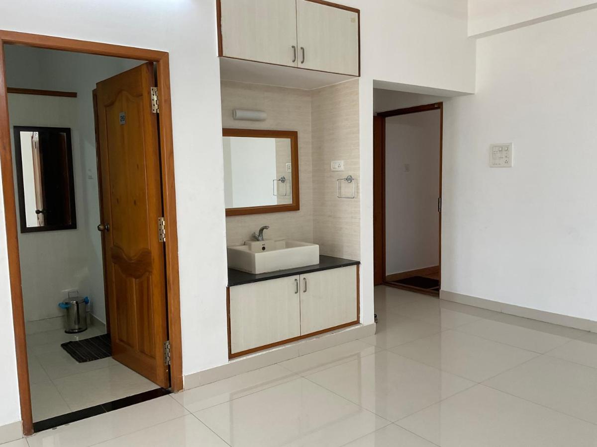 Fiesta House Pallikaranai Chennai Exteriör bild